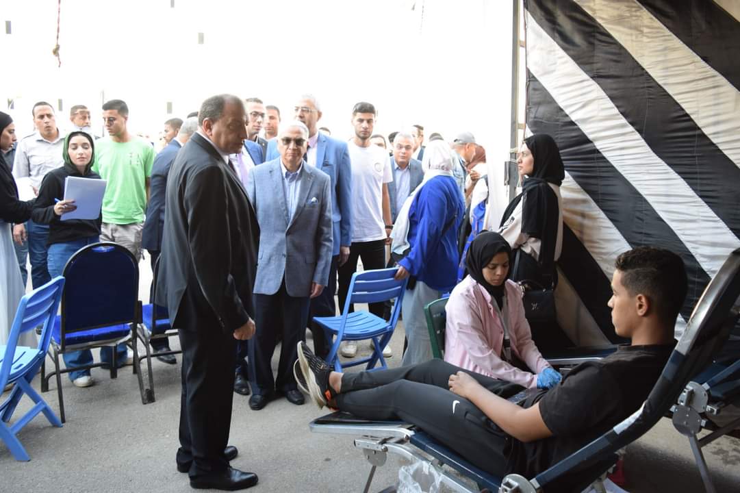 محافظ بني سويف يتفقد حملة التبرع بالدم محافظ بني سويف يتفقد حملة التبرع بالدم