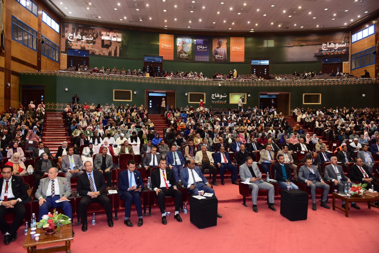 أساتذة الجامعة وضيوفها أساتذة الجامعة وضيوفها