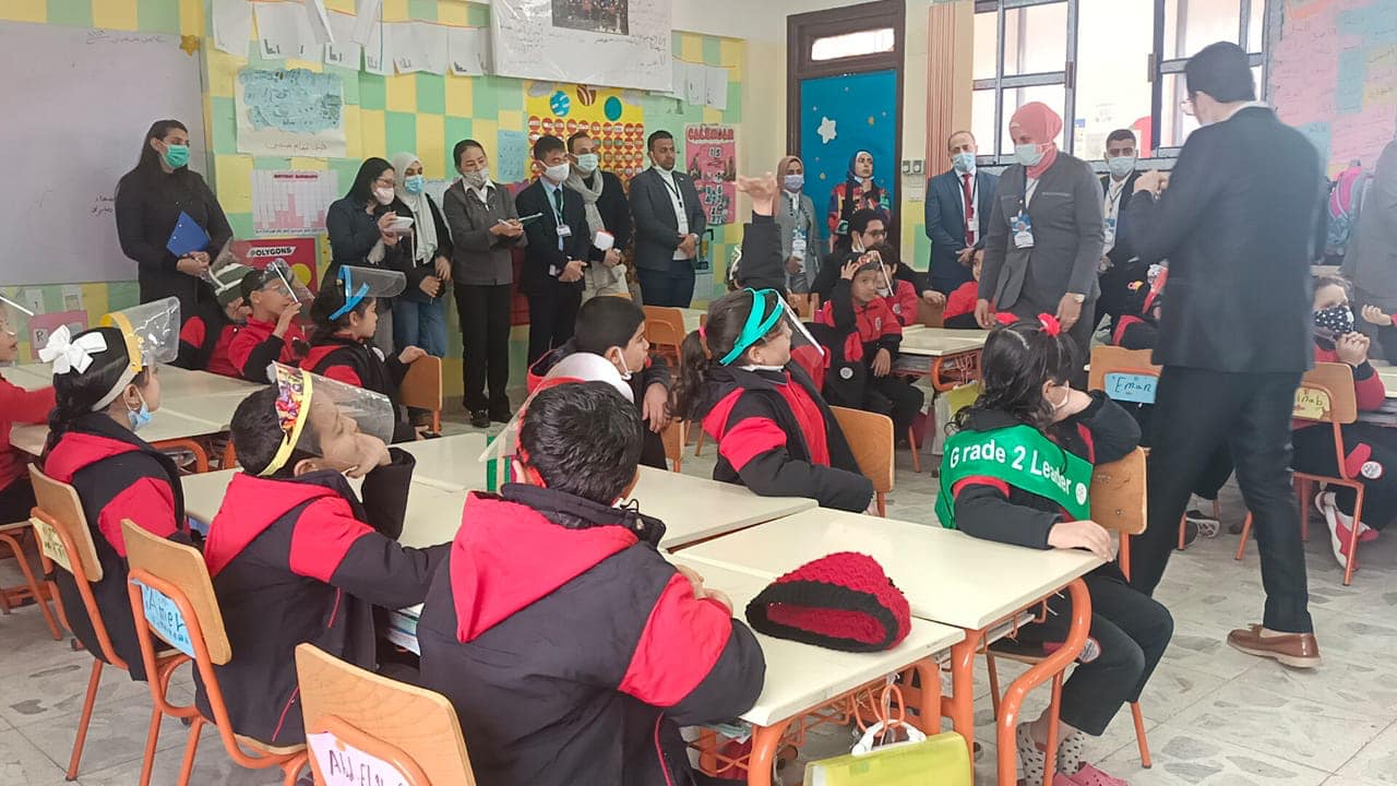 تفاعل الأطفال مع الوفد الياباني تفاعل الأطفال مع الوفد الياباني