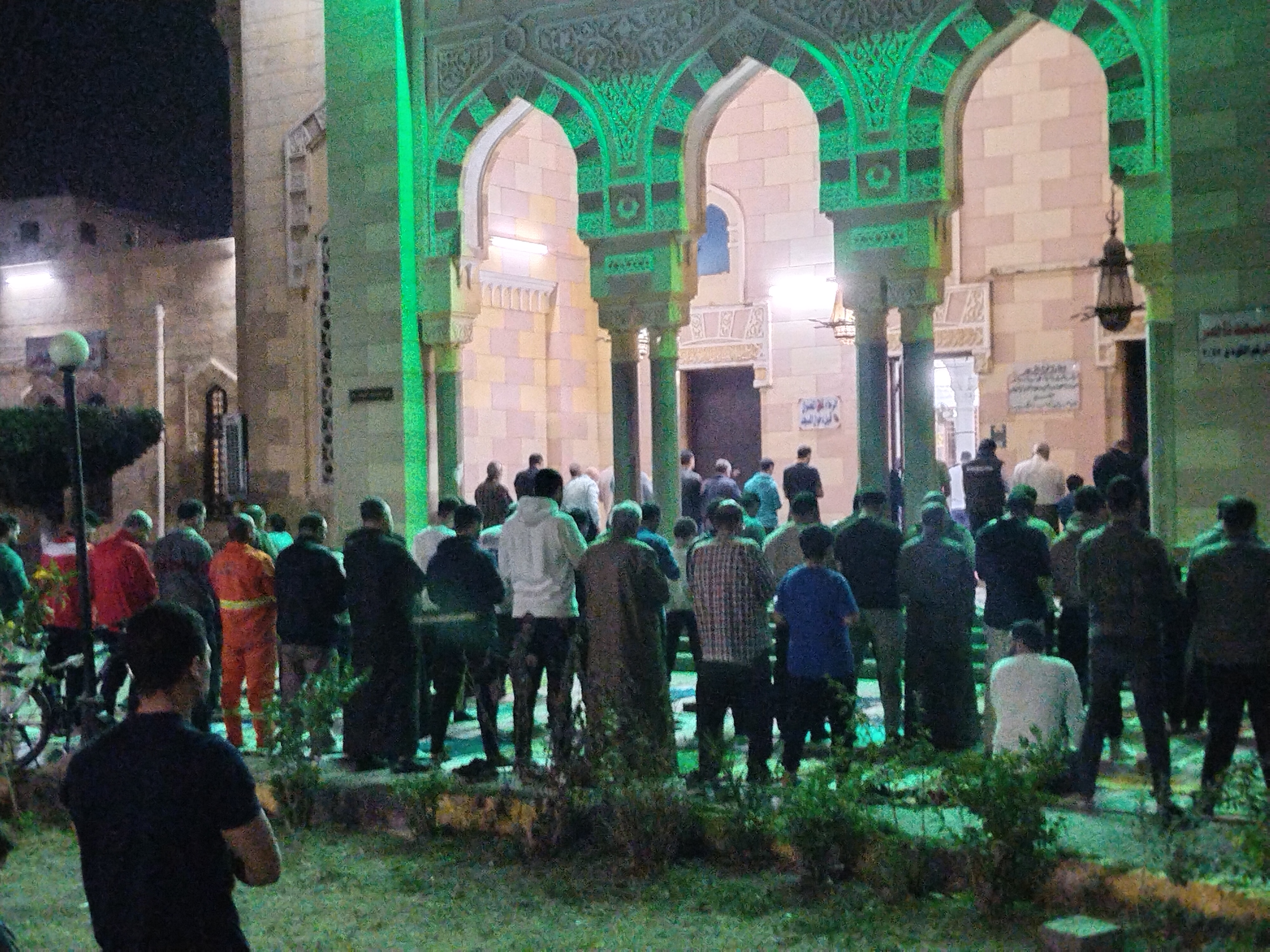 المسجد من الخارج المسجد من الخارج