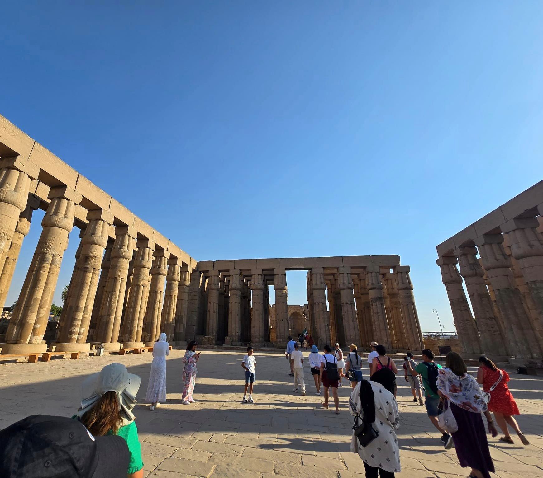 الزيارات السياحية لقاعات معبد الأقصر الزيارات السياحية لقاعات معبد الأقصر