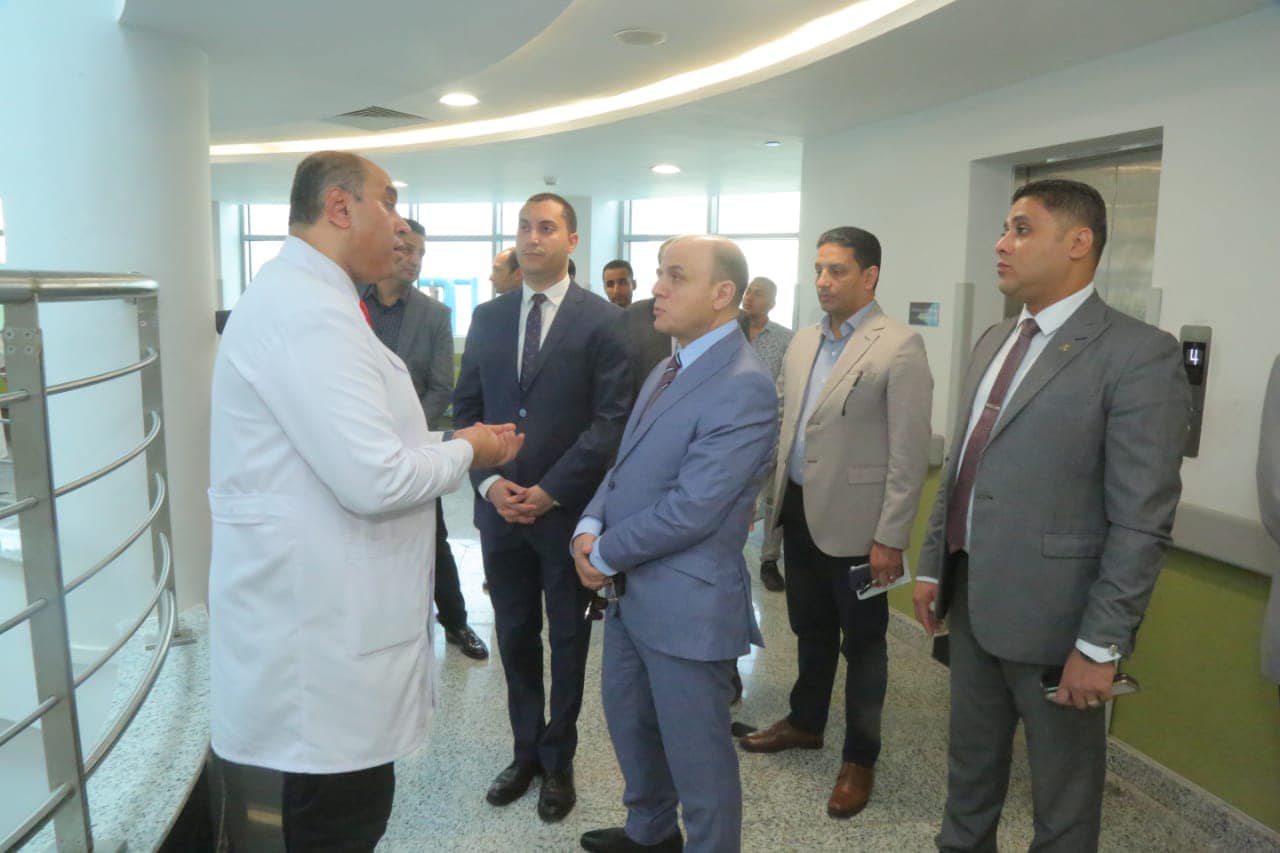 محافظ كفر الشيخ يستمع لشرح مدير المركز محافظ كفر الشيخ يستمع لشرح مدير المركز