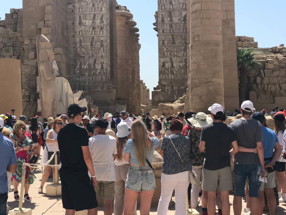 الأقصر تستقبل أفواجًا سياحية كبيرة للاستمتاع بسحر الأماكن الأثرية الأقصر تستقبل أفواجًا سياحية كبيرة للاستمتاع بسحر الأماكن الأثرية