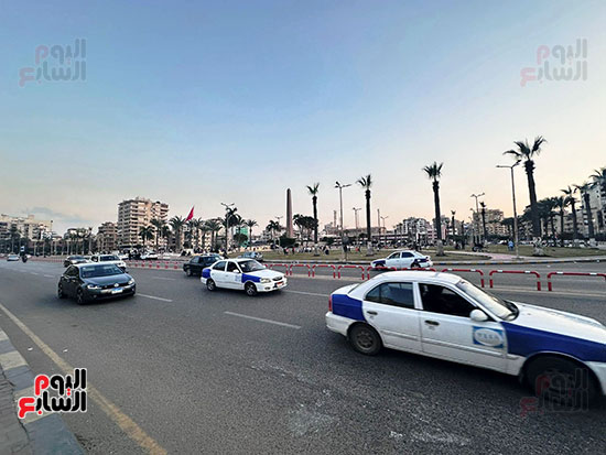 الحقل من الجانب الآخر الحقل من الجانب الآخر