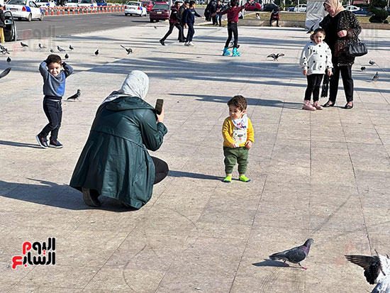 التقاط صور للأطفال الصغار التقاط صور للأطفال الصغار