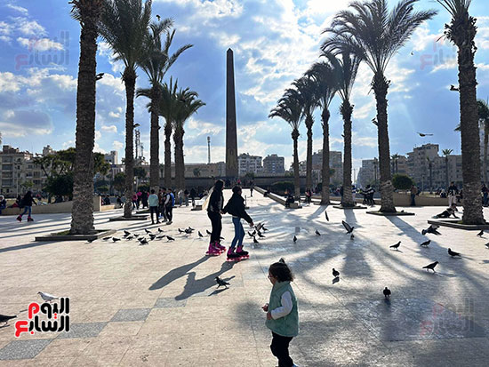 الطلاب يلعبون التزلج الطلاب يلعبون التزلج