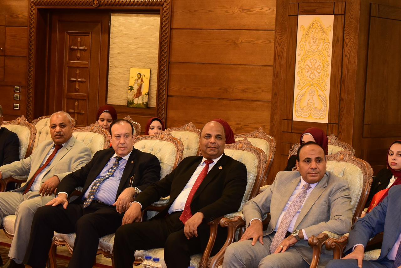 نائب الرئيس والعمداء نائب الرئيس والعمداء