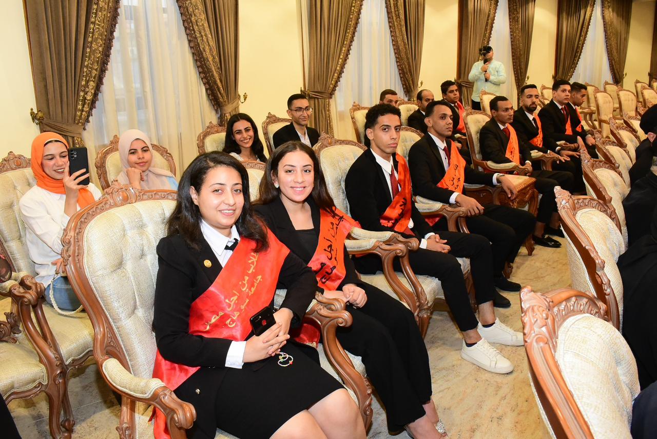 طلاب الجامعة طلاب الجامعة