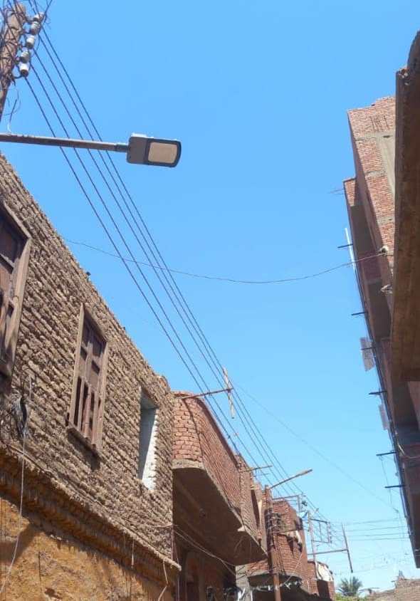 خطة لتجديد الكشافات والإنارة في شوارع قرى إسنا خطة لتجديد الكشافات والإنارة في شوارع قرى إسنا
