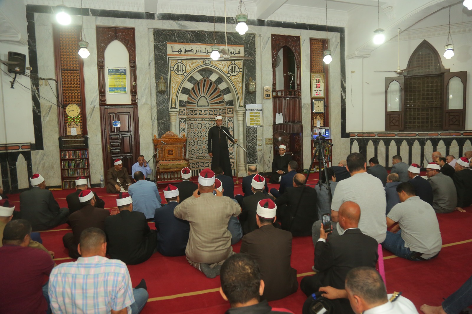 جزء من الحضور في الاحتفال جزء من الحضور في الاحتفال