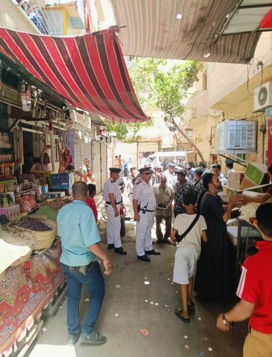 وتم تحرير 90 محضراً ومخالفة، شوهت المظهر الحضاري. وتم تحرير 90 محضراً ومخالفة، شوهت المظهر الحضاري.