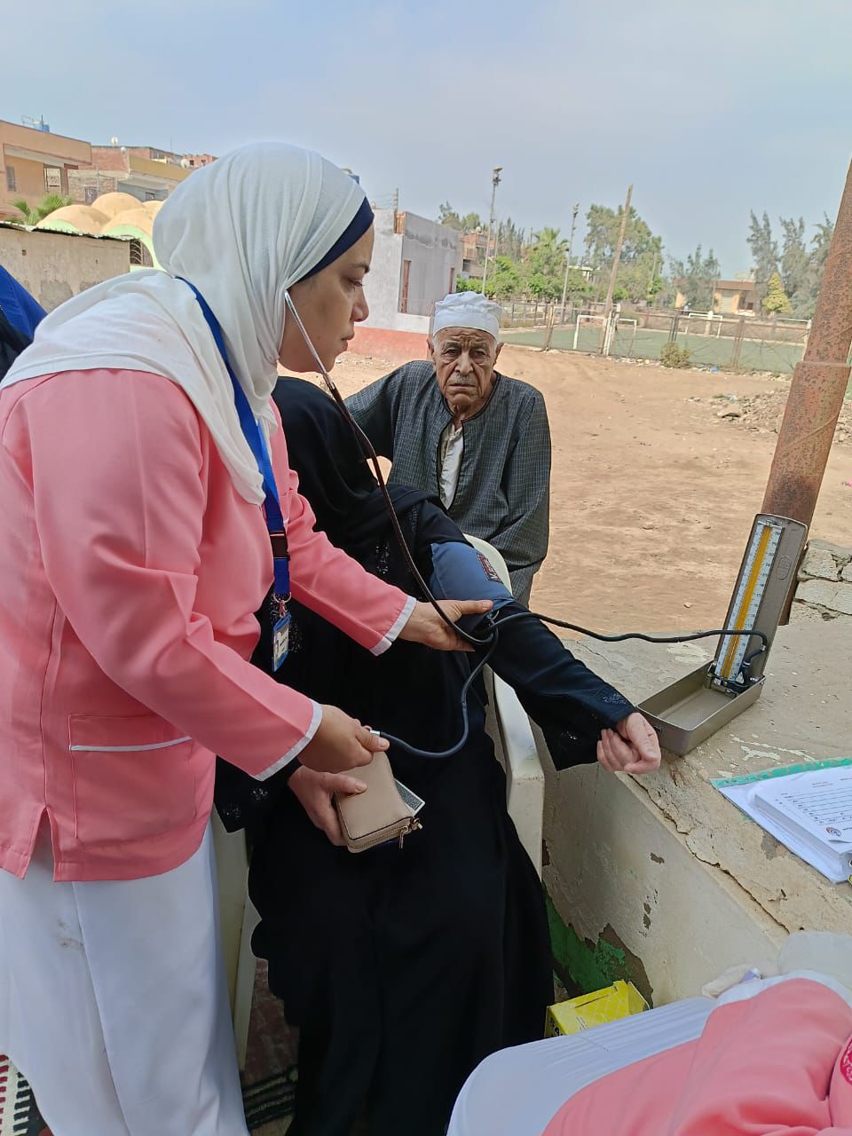 تقديم الخدمات الطبية للسيدة تقديم الخدمات الطبية للسيدة