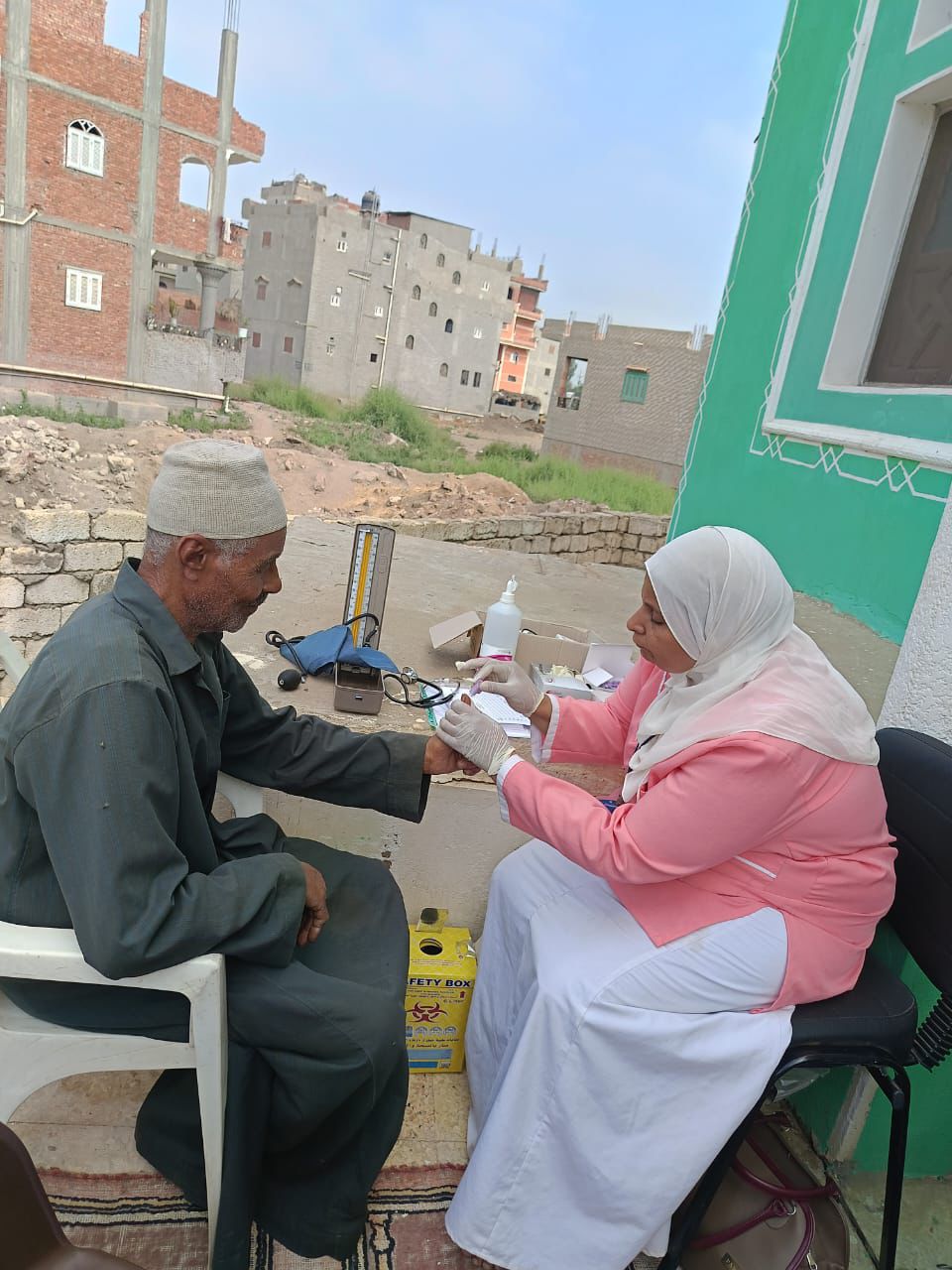 تقديم الخدمة الطبية للمواطنين تقديم الخدمة الطبية للمواطنين