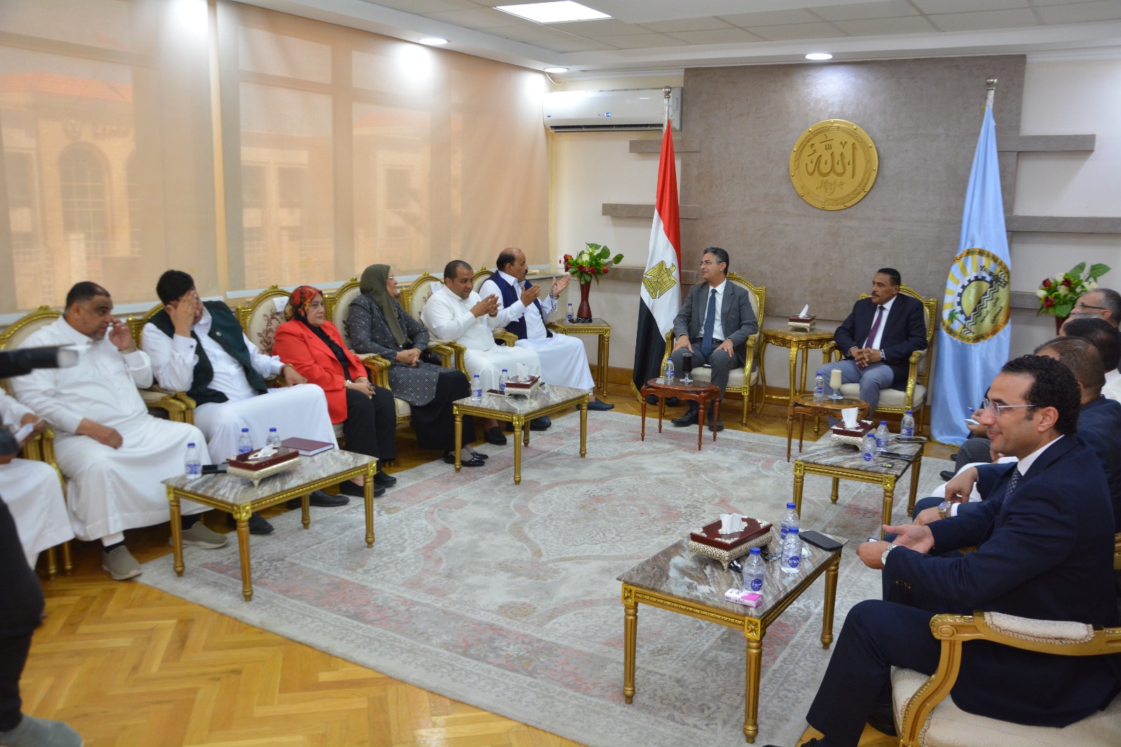 وزير التموين يلتقي نواب مطروح وزير التموين يلتقي نواب مطروح