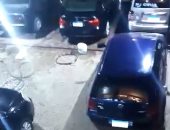 ركن السيارات على الرصيف