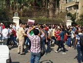 طلاب الثانوية يتظاهرون أمام quotالتعليمquot اعتراضا على تطبيق درجات السلوك