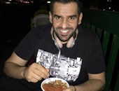 حسين الجسمى ينشر صورته يأكل quot الكشرىquot فى شوارع مصر
