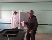 بالصور.. انطلاق جولة إعادة المرحلة الثانية لانتخابات البرلمان.. مدرعات شرطة لنقل القضاة بشمال سيناء.. لافتات إرشادية للناخبين بمقار الاقتراع.. وضباط مفرقعات وكلاب بوليسية وقوات أمن مركزى بمحيط اللجان