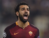 quotوالدquot محمد صلاح يكشف علاقة quotالفرعونquot مع نجوم روما