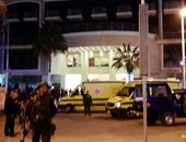 التفاصيل الكاملة لحادث الغردقة.. مسلحان اقتحما الفندق وأصابا 3 سياح بجروح سطحية.. وأحدهما هدد بتفجير quotحزام ناسفquot.. وقوات الأمن تصفى الأول وتصيب الثانى.. ونقل جميع السياح لفندق آخر