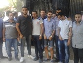 وقفة لطلاب أحد معاهد المنصورة أمام وزارة التعليم العالى احتجاجًا على فصلهم