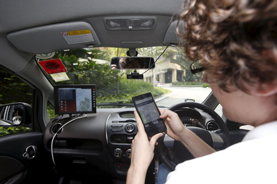 	يمكن التحكم بالسيارة بواسطة تطبيق على الهاتف الذكى  -اليوم السابع -10 -2015