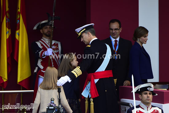 الملك فيليب السادس وابنتيه ليونور وصوفيا. -اليوم السابع -10 -2015