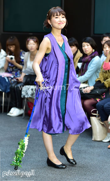 عارضة خلال عرض أزياء المصمم تاكافومى تسوروتا -اليوم السابع -10 -2015