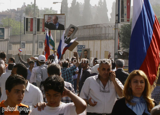احتشاد المئات بالقرب من السفارة الروسية فى دمشق  -اليوم السابع -10 -2015