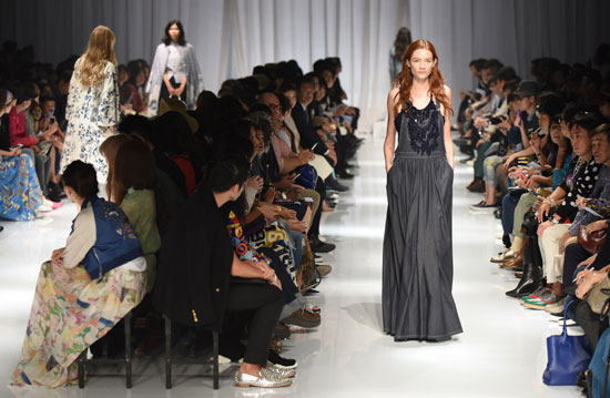 فستان من اللون الأسود الأنيق  -اليوم السابع -10 -2015