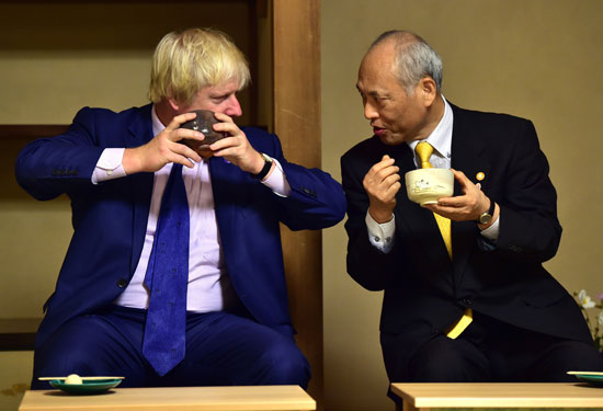  حاكم طوكيو يستقبل عمدة لندن فى كوخ الشاى بمزار ميجى  -اليوم السابع -10 -2015