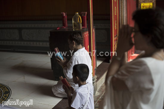  طقوس العبادة فى المعابد الصينية بتايلاند  -اليوم السابع -10 -2015