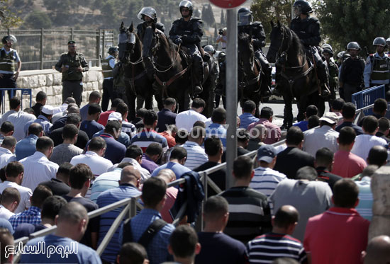 قوات الأمن الإسرائيلية تحاصر المصلين  -اليوم السابع -10 -2015