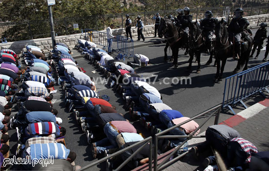 شرطة الاحتلال تمتطى الخيول فى وجه المصلين -اليوم السابع -10 -2015