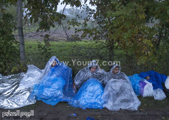  ليلة صعبة قضاها المهاجرون وسط الظروف الجوية السيئة  -اليوم السابع -10 -2015