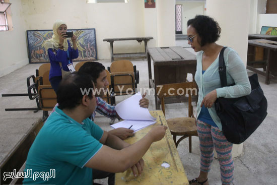 نهى العمروسى باللجنة الانتخابية -اليوم السابع -10 -2015