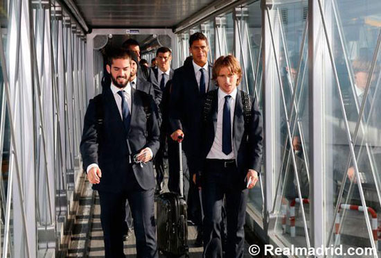 لاعبو ريال مدريد فى طريقهم إلى الطائرة يتقدمهم إيسكو ومودريتش -اليوم السابع -10 -2015