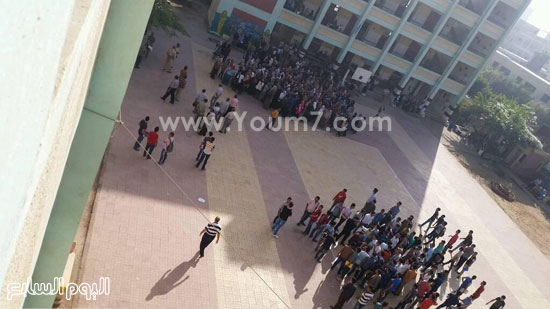جانب آخر من تظاهرات الطلاب بمركز قطور -اليوم السابع -10 -2015