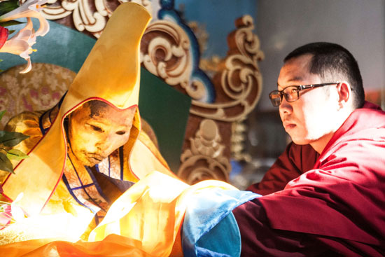 صورة قريبة للمومياء الجلسة لراهب بوذى -اليوم السابع -10 -2015