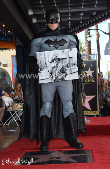 باتمان مع صورة المبدع 