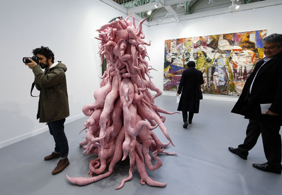 الوحش الوردى للفنان الكورى الجنوبى لى بول  -اليوم السابع -10 -2015