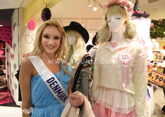 	ملكة جمال الدنمارك ميت ريس تزور مركز تسوق 