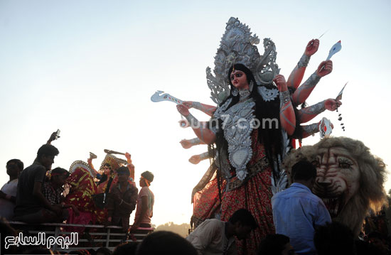 الهندوسيون يحتفلون فى المهرجان بانتصار الخير على الشر -اليوم السابع -10 -2015
