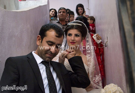 العريس يصطحب عروسه وسط الأهل والأقارب -اليوم السابع -10 -2015