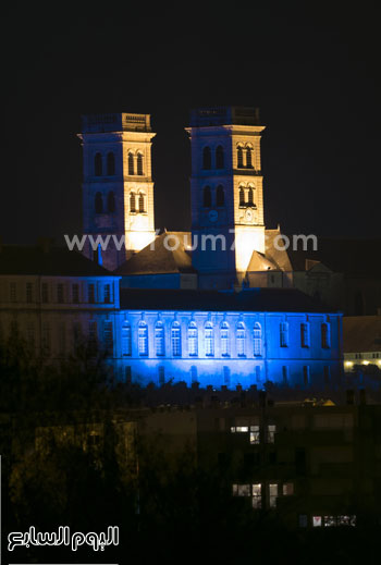  المتحف ظل مضاء باللون الأزرق طوال ليلة أمس -اليوم السابع -10 -2015
