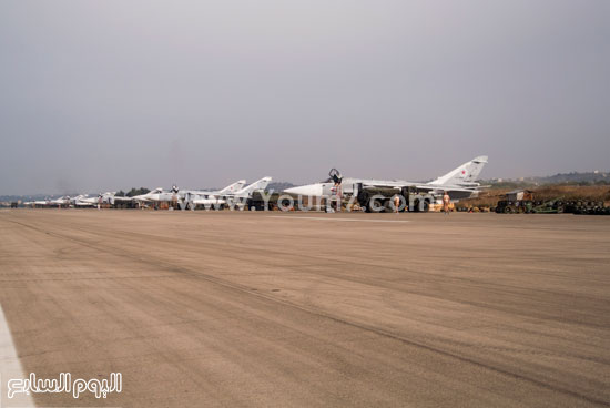 الطائرات الروسية المقاتلة تحلق فى سماء القاعدة العسكرية  -اليوم السابع -10 -2015