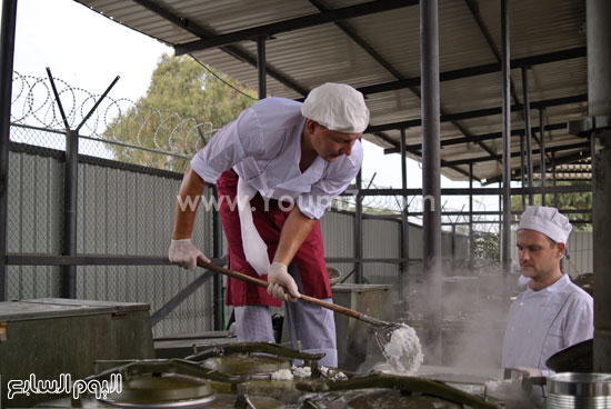 الطهاة الروسيون يقومون بإعداد الطعام فى القاعدة العسكرية -اليوم السابع -10 -2015