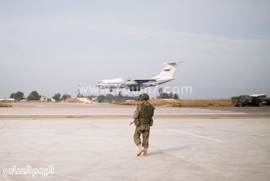  الطائرات الروسية المقاتلة تحلق فى سماء القاعدة العسكرية  -اليوم السابع -10 -2015