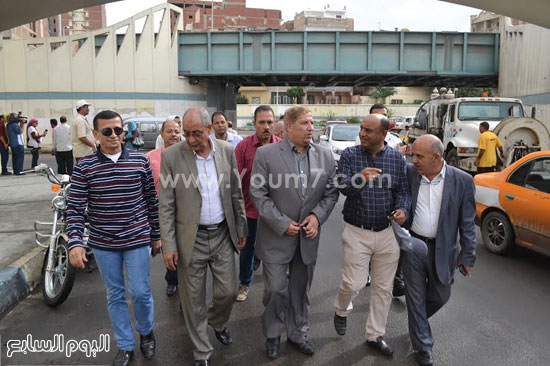 المحافظ يواصل جولتة للإطمئنان على البلوعات بعد سقوط الامطار اليوم -اليوم السابع -10 -2015