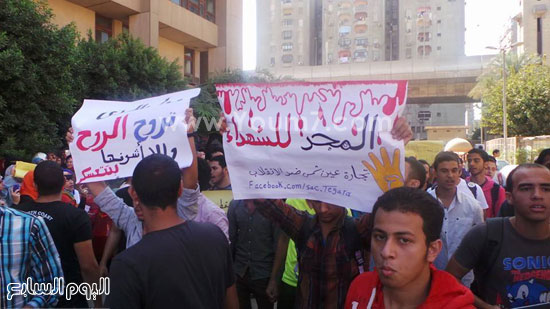 الإخوان يرفعون لافتة المجد للشهداء -اليوم السابع -10 -2015